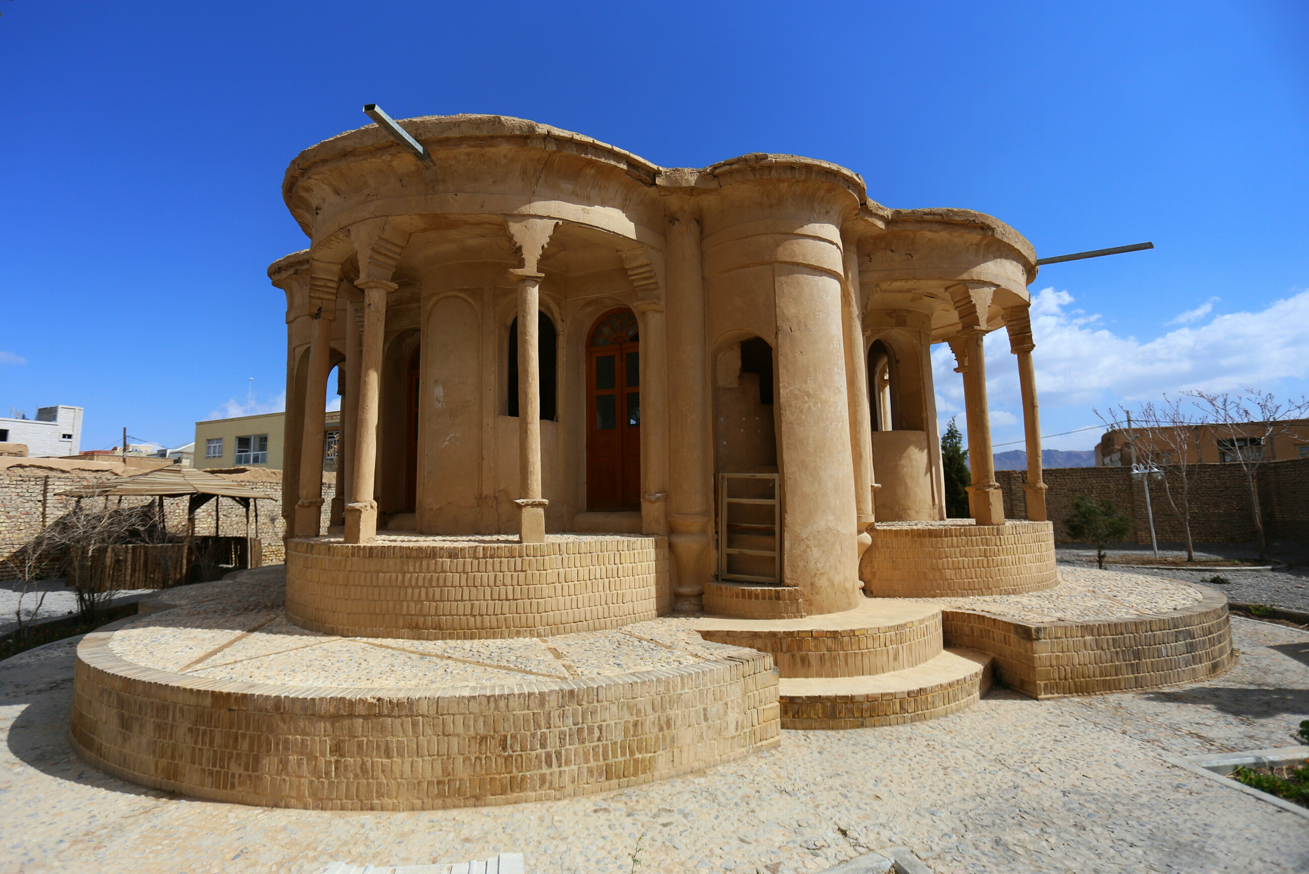 سئو /ImageCache?imageUrl=/wikipedia/commons/0/0d/%DA%A9%D9%84%D8%A7%D9%87_%D9%81%D8%B1%D9%86%DA%AF%DB%8C_%D8%A2%D8%A8%D8%A7%D8%AF%D9%87_2.jpg