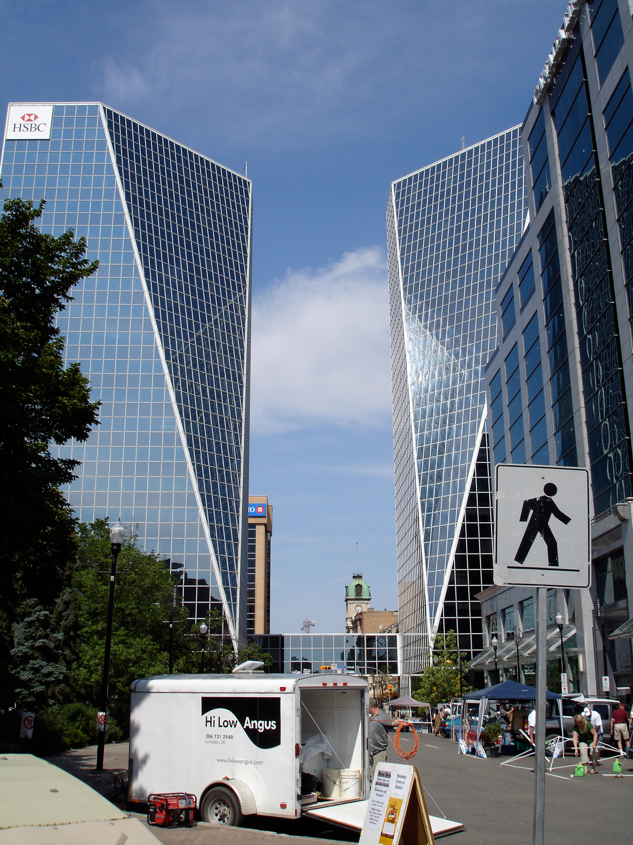 سئو /ImageCache?imageUrl=/wikipedia/commons/1/1a/McCallum_Centre_Towers%2C_street.jpg