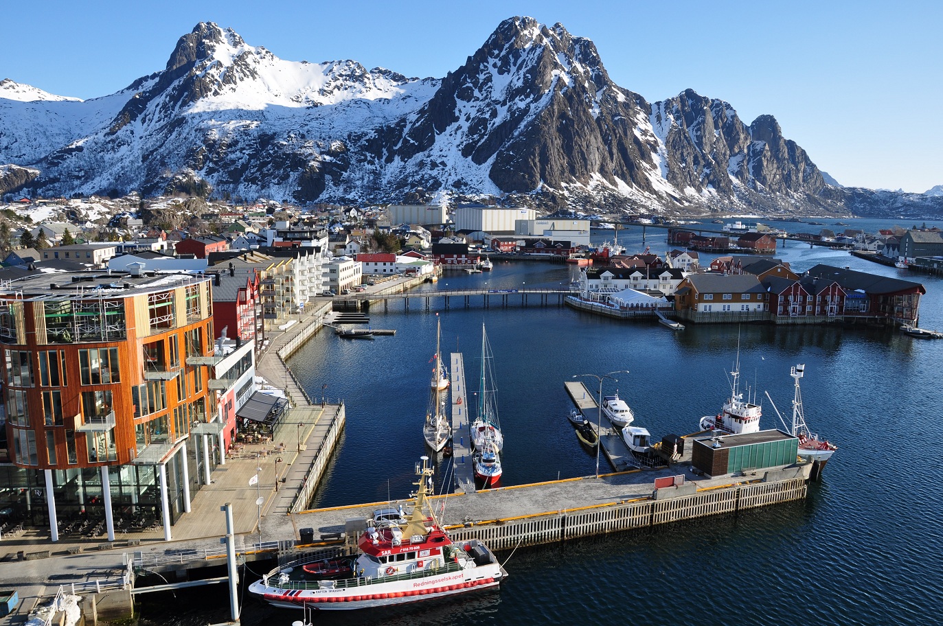 سئو /ImageCache?imageUrl=/wikipedia/commons/4/42/Svolvaer%2C_Lofoten%2C_Norway.JPG