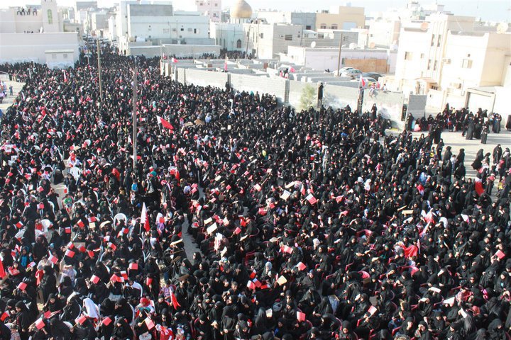 سئو /ImageCache?imageUrl=/wikipedia/commons/5/51/Women_taking_part_in_a_pro-democracy_sit_in_in_Sitra.jpg