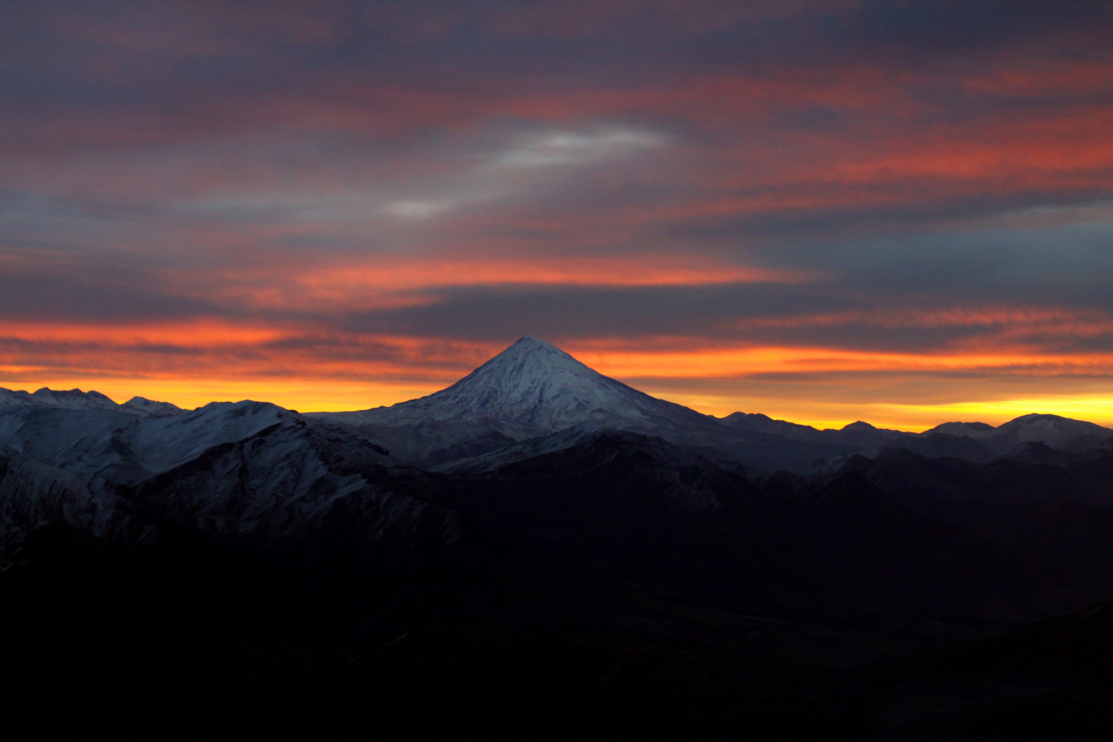 سئو /ImageCache?imageUrl=/wikipedia/commons/6/67/Mount_Damavand_in_sunrise_-_view_from_Tochal_summit%2C_Iran_2017.jpg