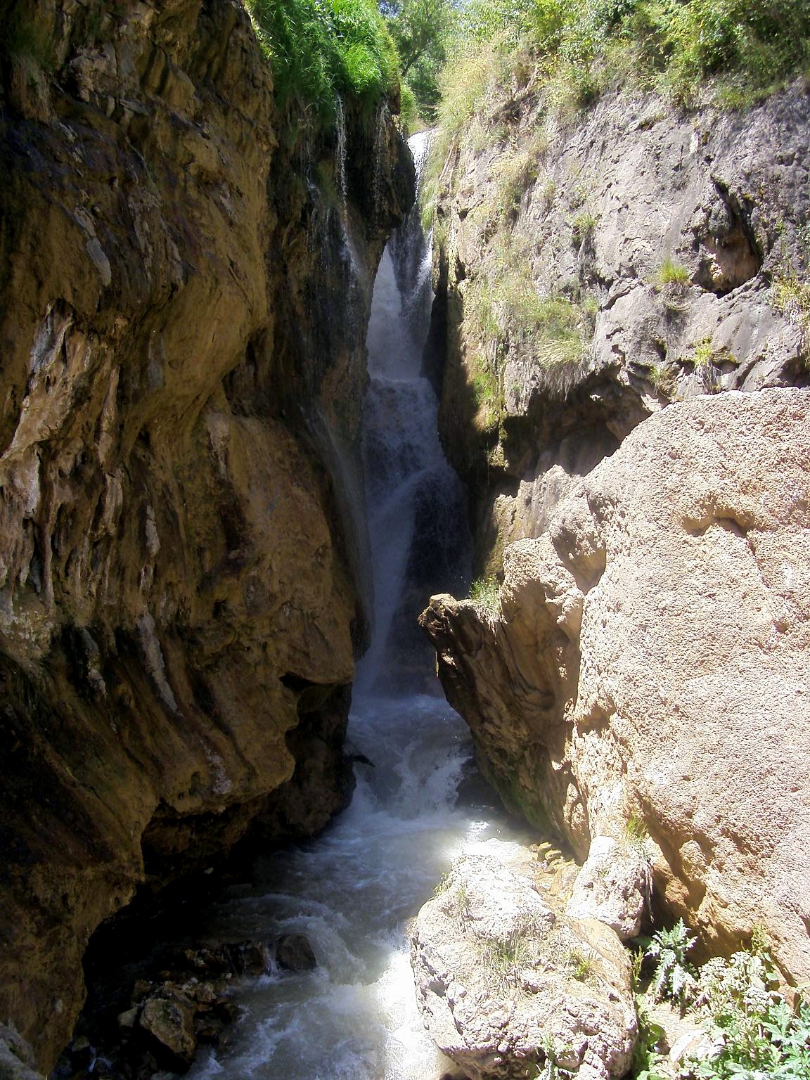 سئو /ImageCache?imageUrl=/wikipedia/commons/9/9e/Gol-Akhoor_waterfall.JPG